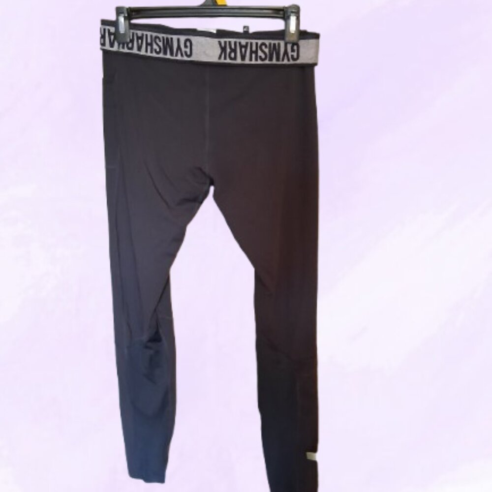 Gymshark workout exercise leggings with deep pockets in black size large.